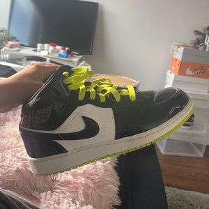 air jordan 1 mid 6.5 youth